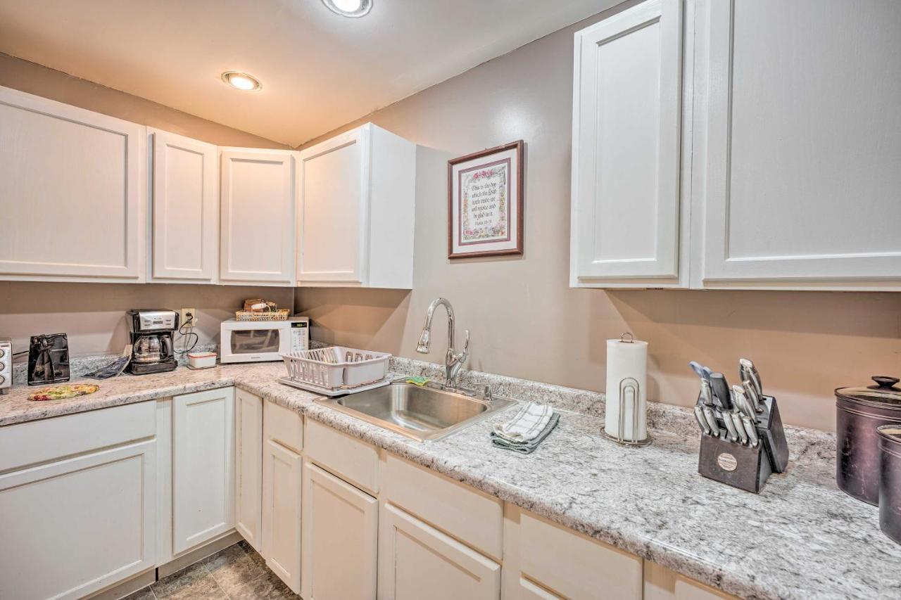 Lovely 3- Bedroom Apartment With Street Parking. Goshen Exterior foto