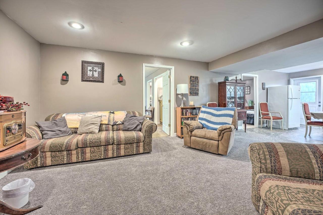 Lovely 3- Bedroom Apartment With Street Parking. Goshen Exterior foto