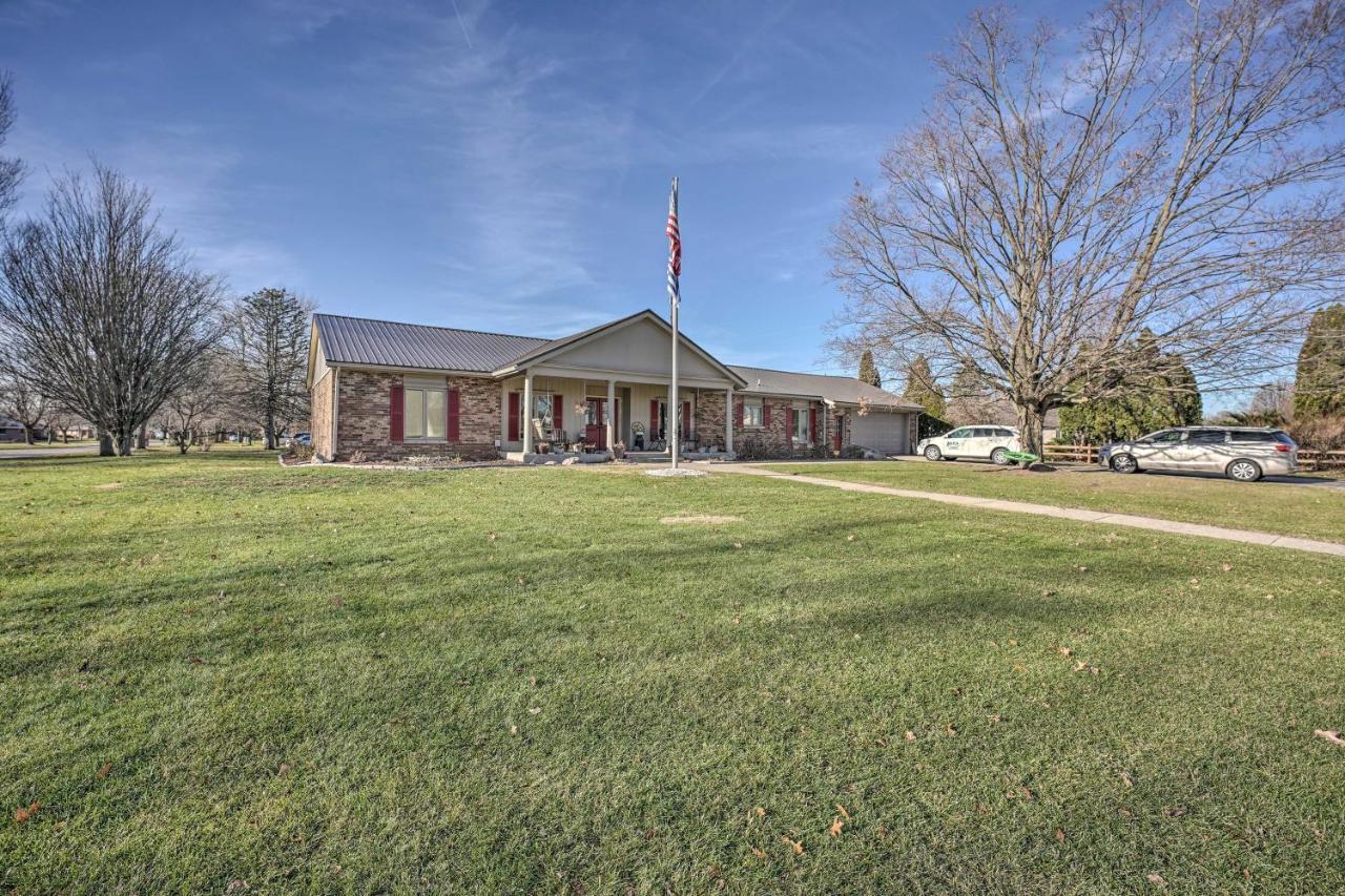 Lovely 3- Bedroom Apartment With Street Parking. Goshen Exterior foto