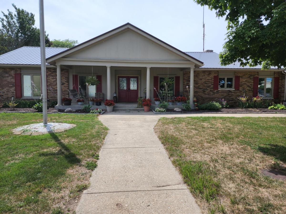 Lovely 3- Bedroom Apartment With Street Parking. Goshen Exterior foto
